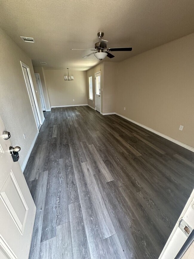 Building Photo - 3BD/2BA