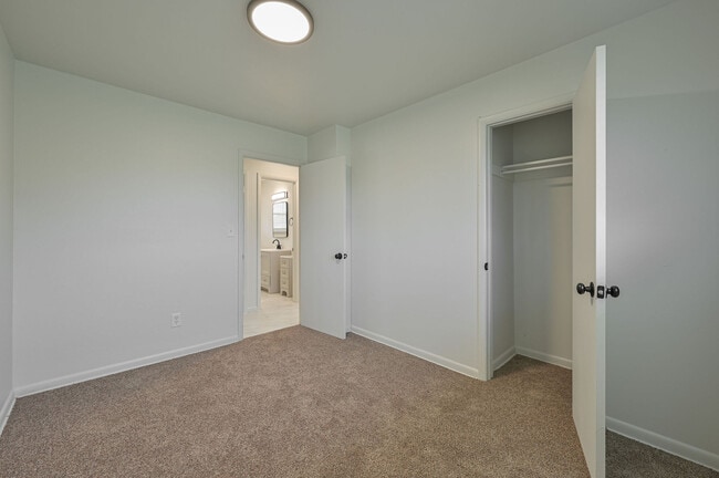 Building Photo - 505 N Norman Ave