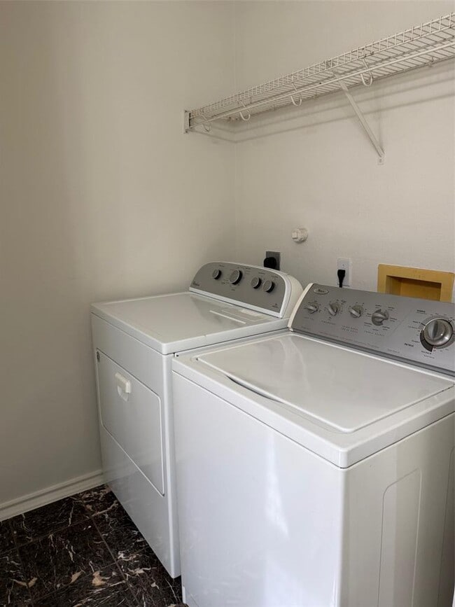 Building Photo - 111 Mist Flower Dr