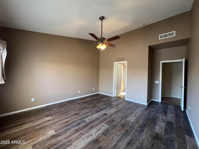 Building Photo - 721 E Jasper Dr