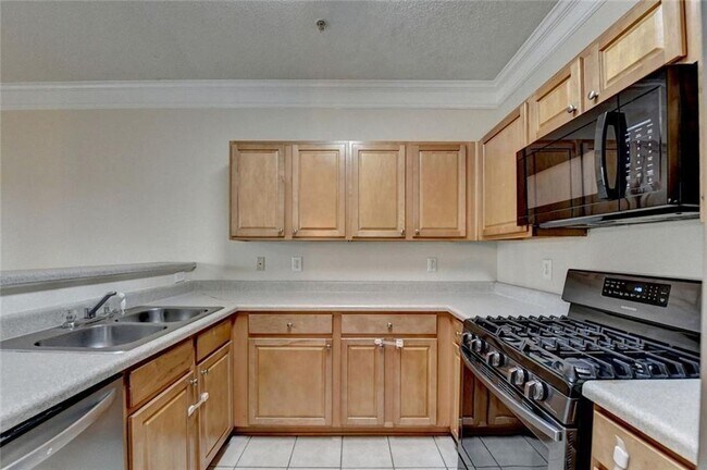 Building Photo - 310 Azalea Cir