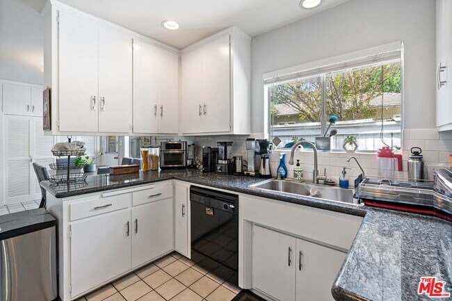 Building Photo - 12237 Hesby St