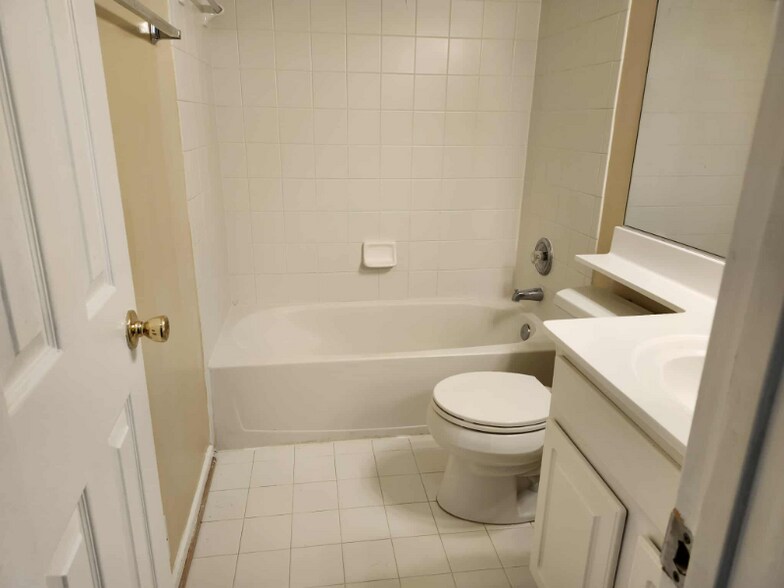 Building Photo - 46751 Vermont Maple Terrace