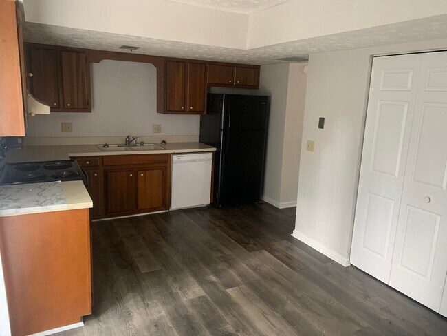 Building Photo - 1104 Collins Ln