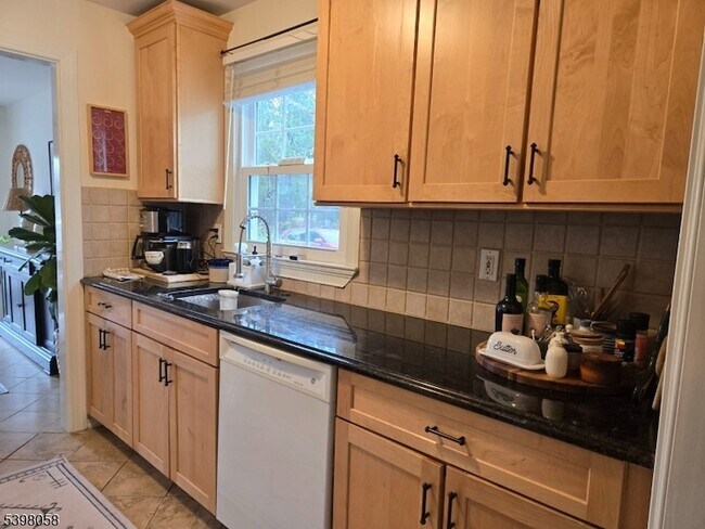 Building Photo - 83 E Main St