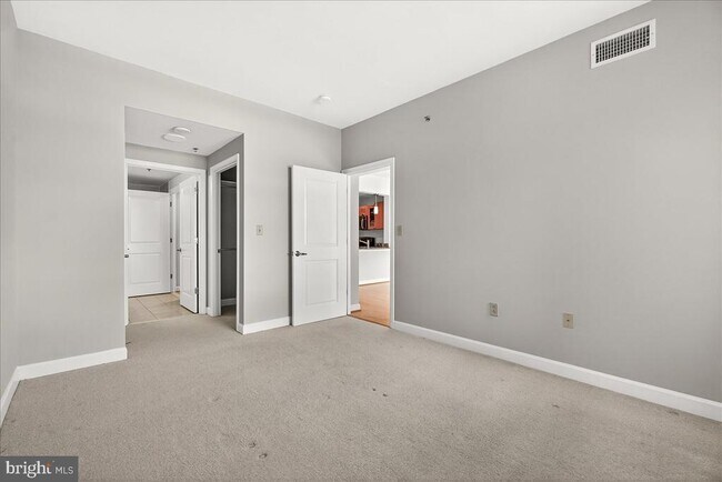 Building Photo - 5750 Bou Ave