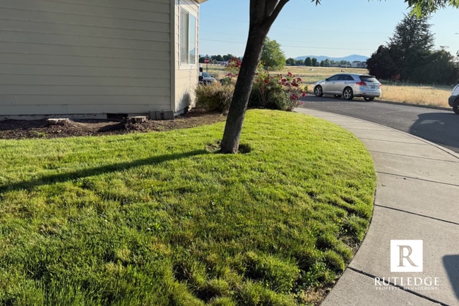 Building Photo - 3 bedroom 2 1/2 bath, 1245 sq. ft., townho...