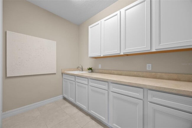 Building Photo - 2880 E Lake Pointe Dr