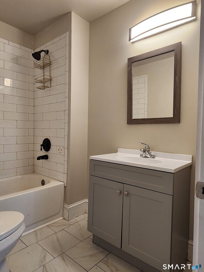 Building Photo - 402 Park St