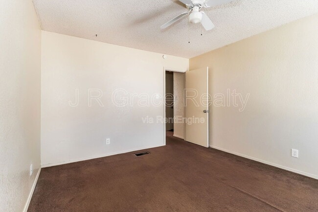 Building Photo - 5939 Shadydell Dr