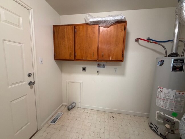 Building Photo - 744-746 E 200 N