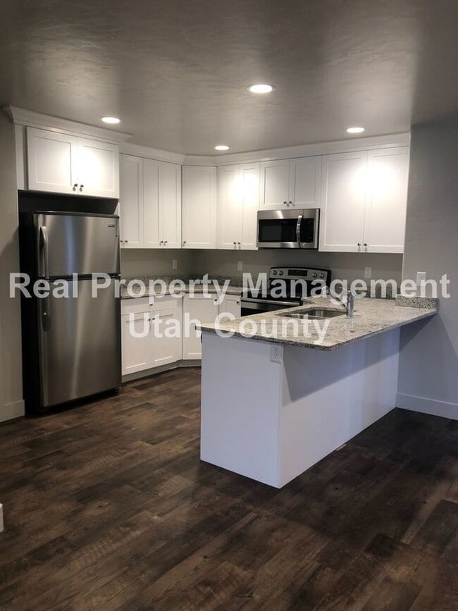 Building Photo - 189 610 S