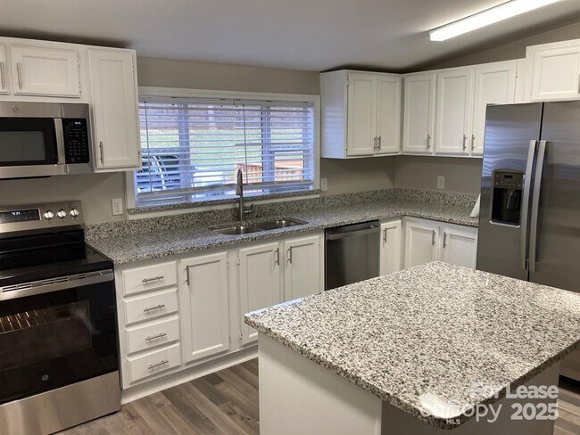 Building Photo - 1030 McKay Rd