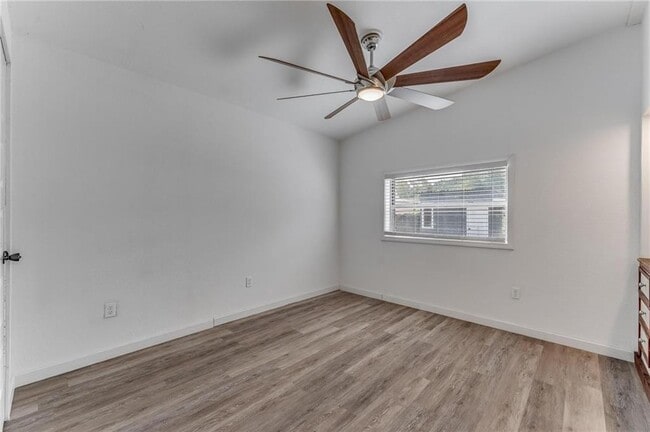 Building Photo - 301 Melton Dr