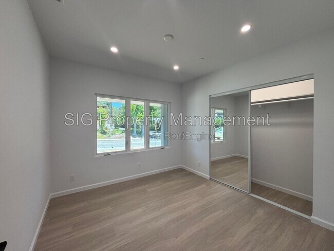 Building Photo - 2230 Sherwood Pl