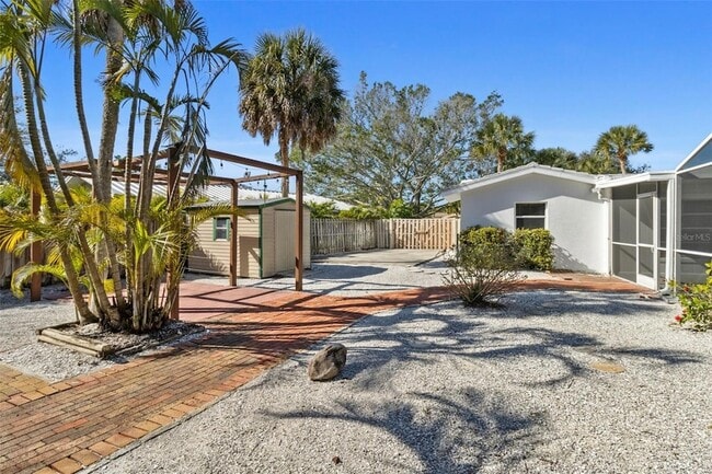 Building Photo - 5223 Shadow Lawn Dr