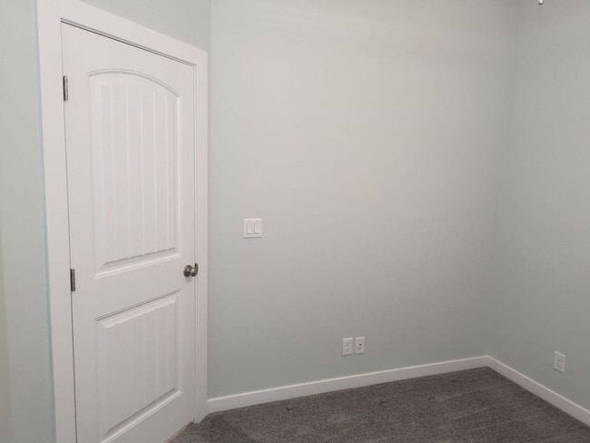 Building Photo - Modern 3 Bedroom Home with Spacious Layout!