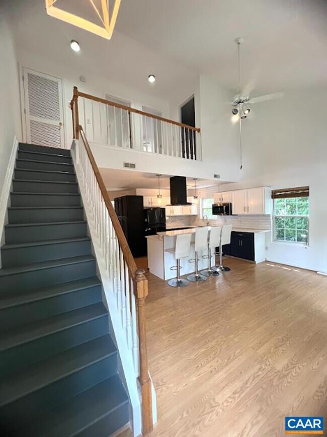 Building Photo - 123 Danbury Ct