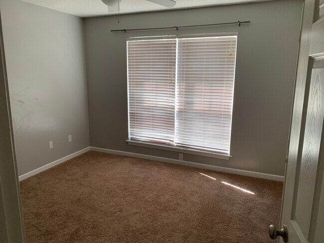 Building Photo - 855 Rossi Cir