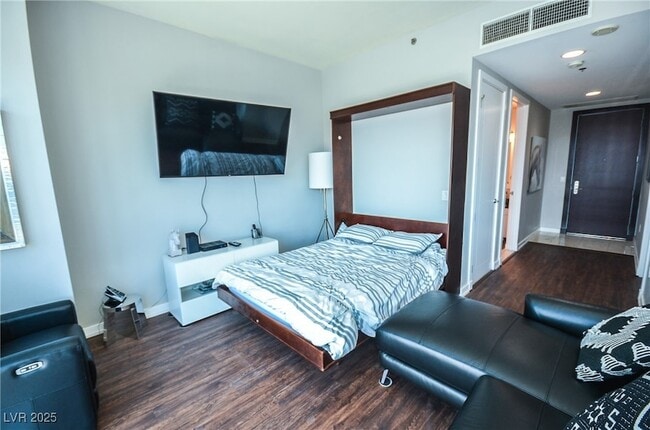 Building Photo - 4525 Dean Martin Dr