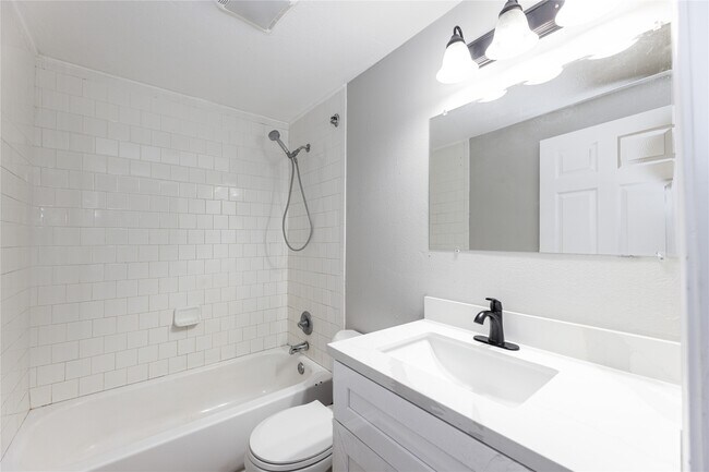 Building Photo - 1505 Brazos St