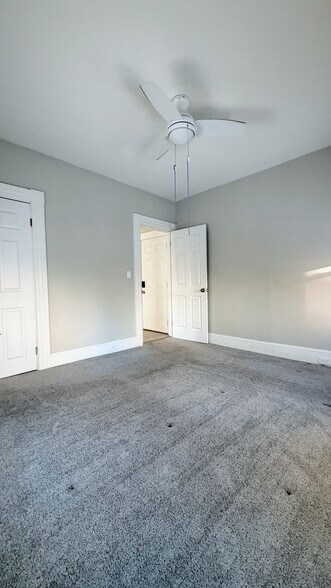 Building Photo - 554 Dubuque St