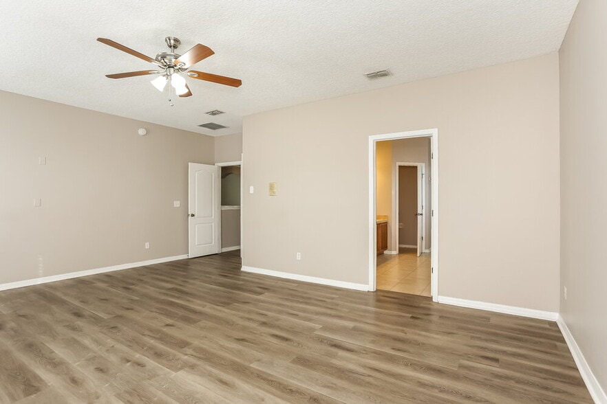 Building Photo - 703 Red Cedar Ct