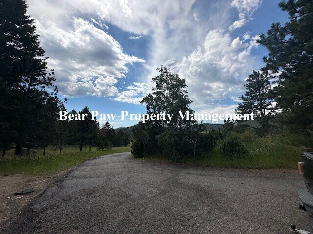Building Photo - Spacious 4-Bed, 4.5-Bath Retreat in with B...