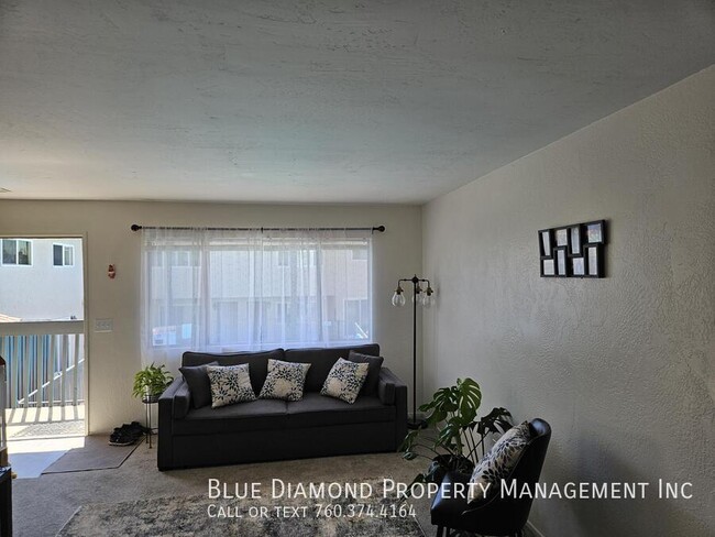 Building Photo - Spacious 2 BR, 1.5 BA in Del Mar Palms