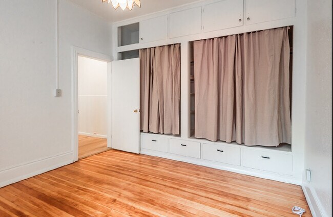 Building Photo - 450 Quince St