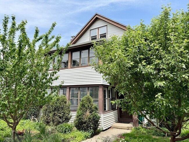 Building Photo - 519 Belmont St