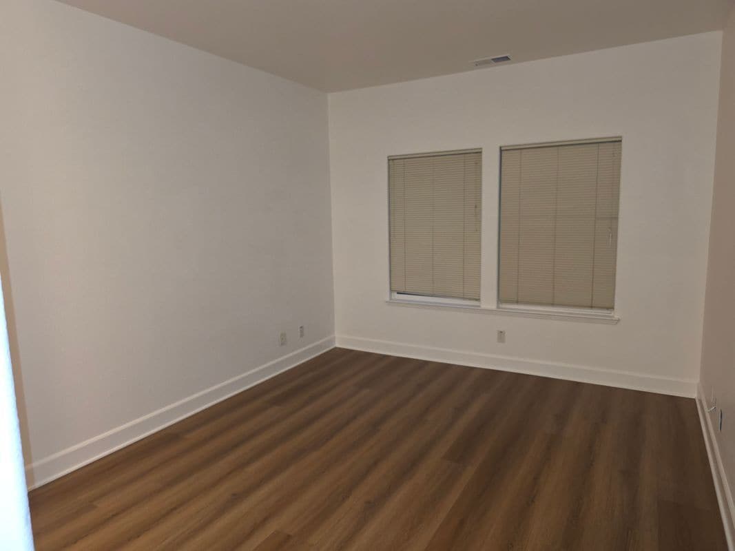 Building Photo - 426 Matteri Cir