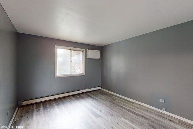 Building Photo - 2432 Waterbury Dr