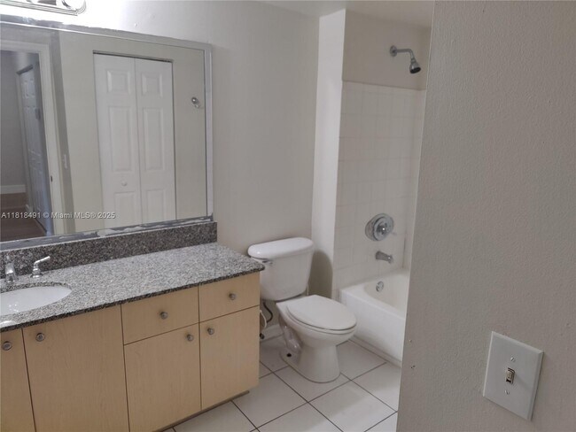 Building Photo - 2474 Centergate Dr