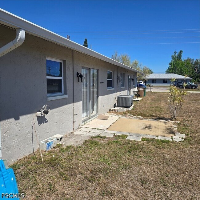 Building Photo - 1818 SW Santa Barbara Pl