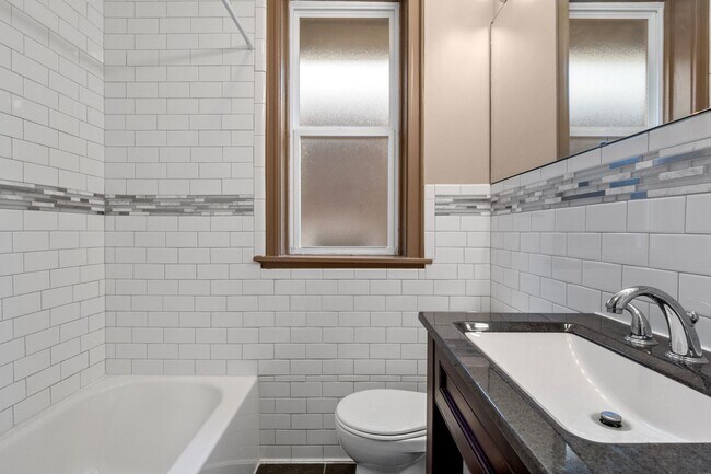 Building Photo - 4918 Tholozan Ave