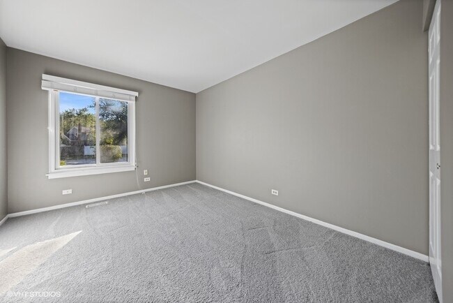 Building Photo - 2108 Navarone Dr