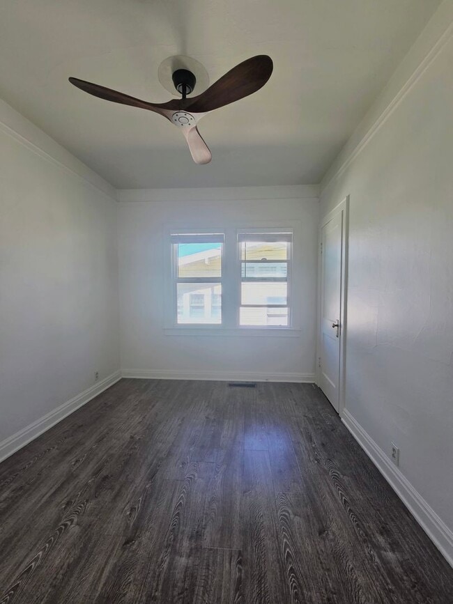 Building Photo - Charming Downtown Petaluma Gem - 3bed 1.5 Bath Available Now !