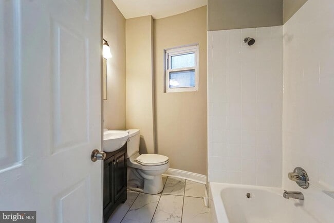 Building Photo - 2356 McCulloh St