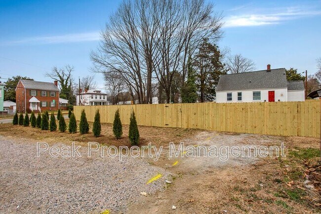 Building Photo - 501 Hazelhurst Ave