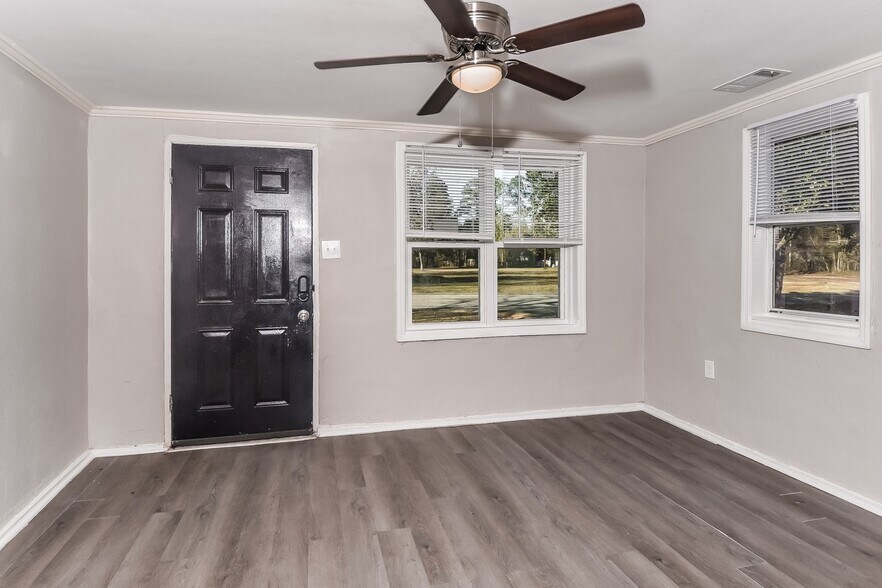 Building Photo - 305 Virginia Ave