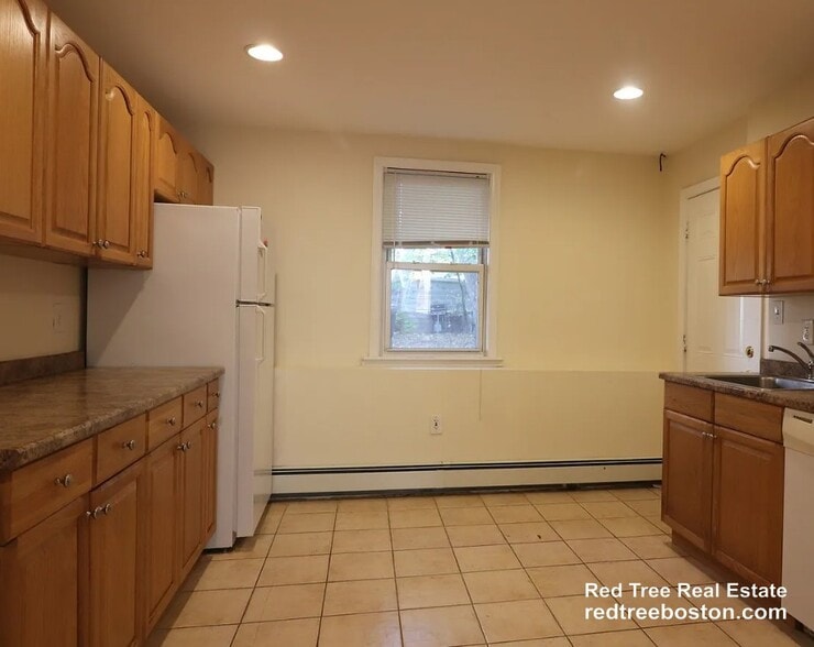 Building Photo - 20 Magoun St