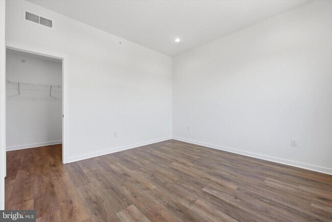 Building Photo - 3016 S Northbank Pl