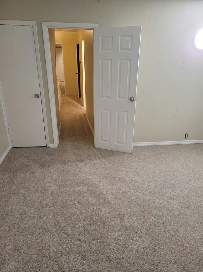 Building Photo - 1116 William St