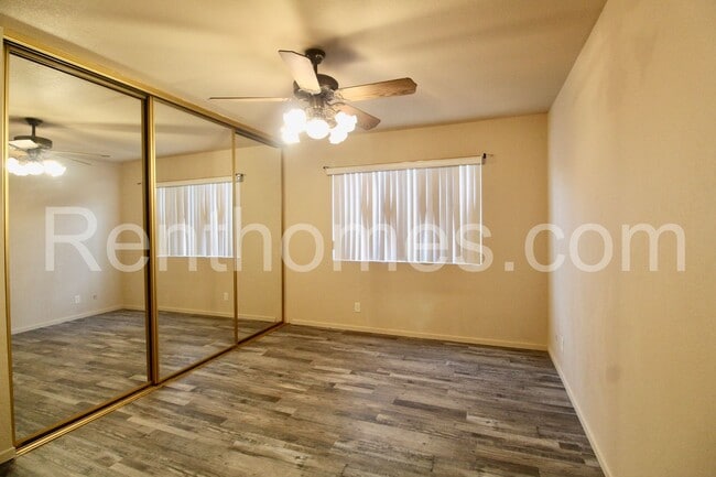 Building Photo - 10952 Parkdale Ave