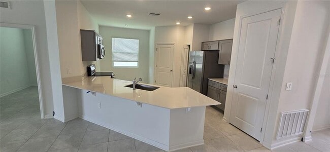 Building Photo - 1433 Deepwater Cir
