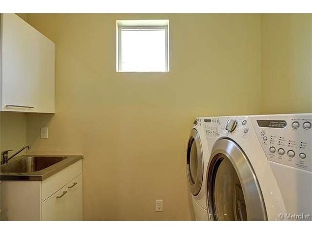 Laundry Room - 3639 Mariposa Street