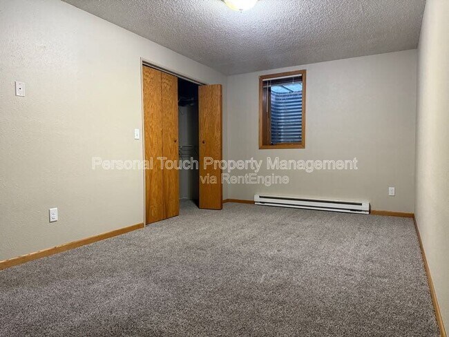 Building Photo - 2736-33 1/2 33 1/2 Ave S