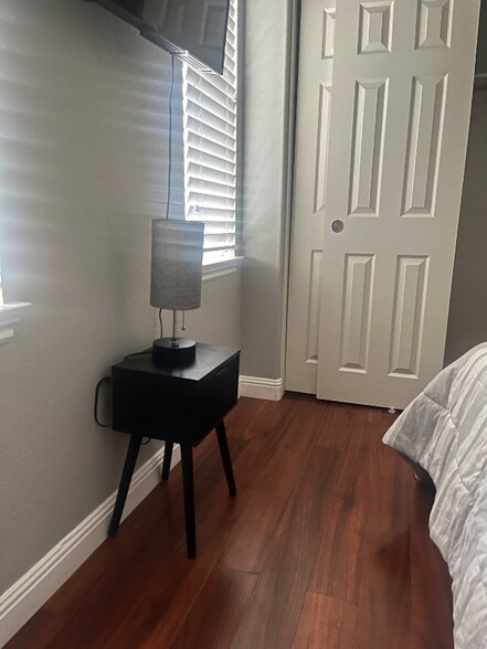 Building Photo - 8418 Lourenco Ln