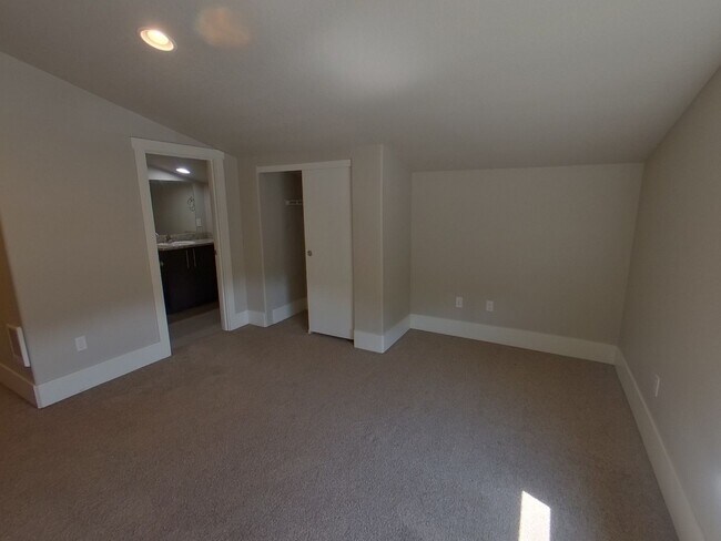 Building Photo - 325 NW 21st St